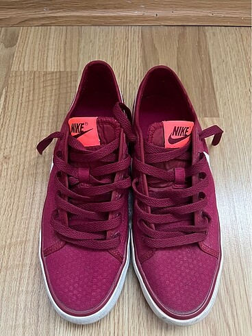 37,5 Beden bordo Renk Orjinal Nike 37,5 numara spor ayakkabı