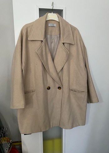 Düğmeli Krem Rengi Kadın Kaban - Görsel 3