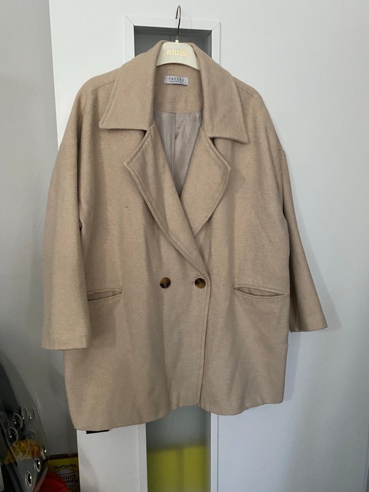 Düğmeli Krem Rengi Kadın Kaban - Görsel 3