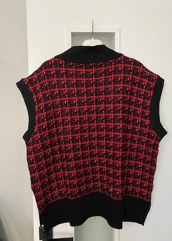 Kırmızı Kareli V Yaka Örgü Süveter - Görsel 5