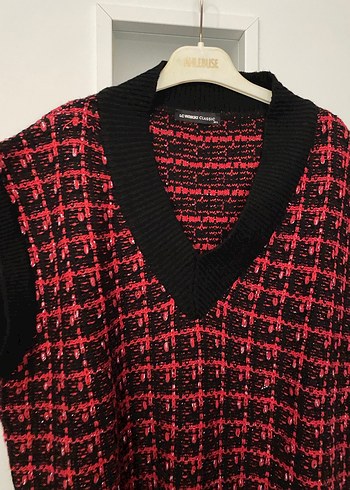 Kırmızı Kareli V Yaka Örgü Süveter - Görsel 3