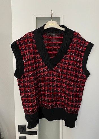 Kırmızı Kareli V Yaka Örgü Süveter - Görsel 2