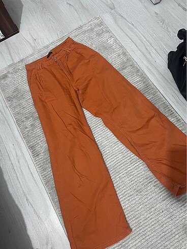 Turuncu pantolon