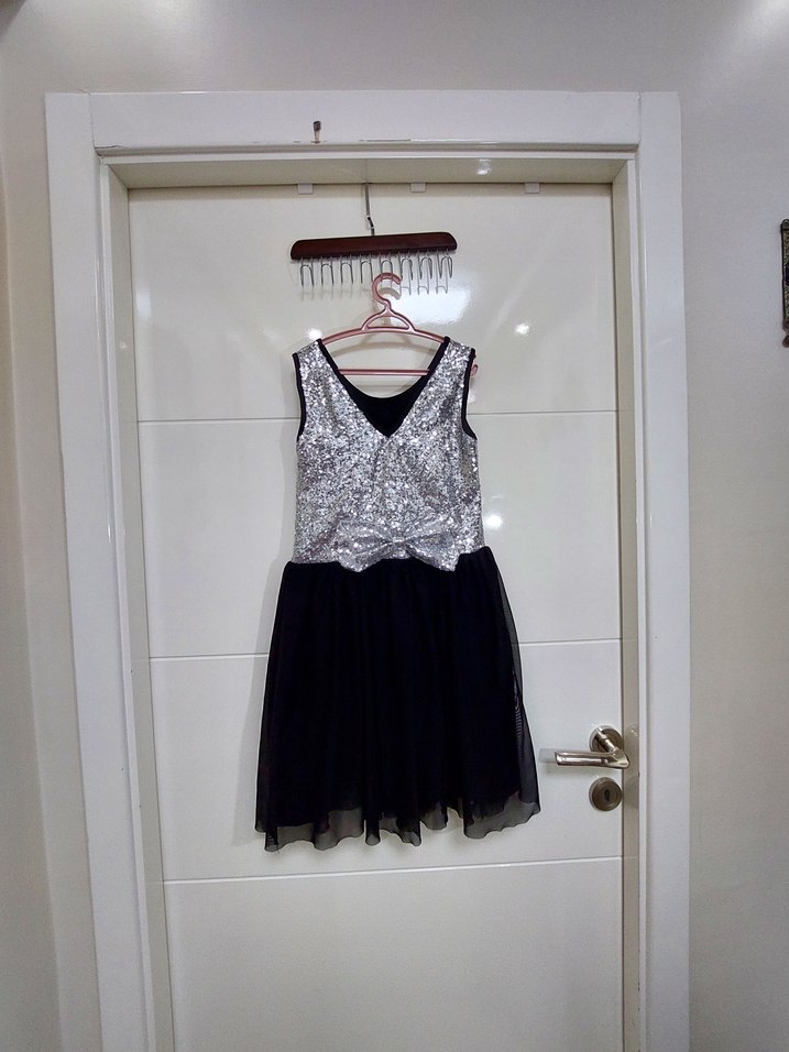 Simli V Yaka Kız Elbisesi - Görsel 2