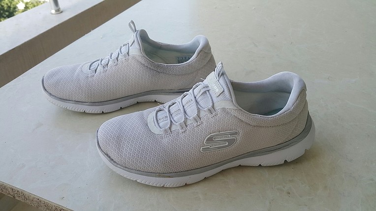 Beyaz kadin skechers 37 numara. yeni sezon