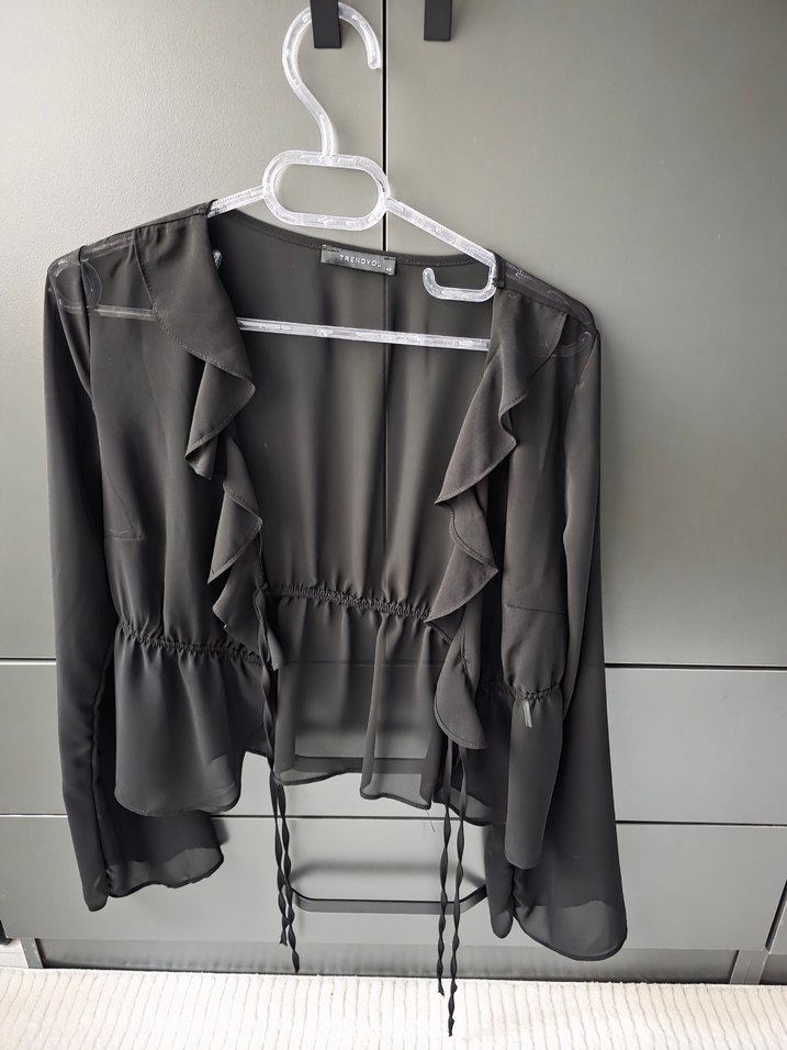 yeni Siyah V Yaka Fırfırlı opli bluz yeni - Görsel 2