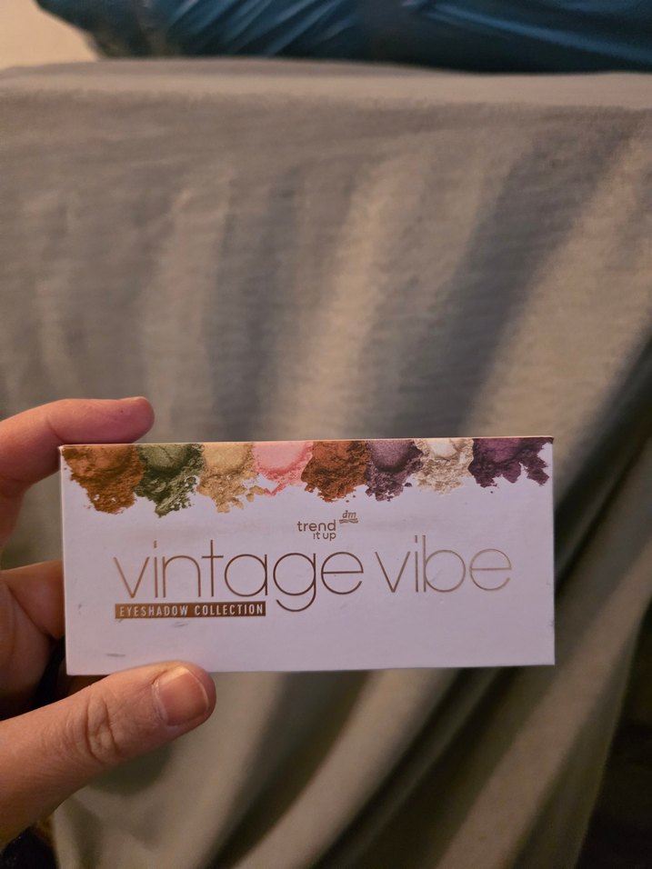 Çok Renkli Göz Farı Paleti bi kez kullanildi - Görsel 2