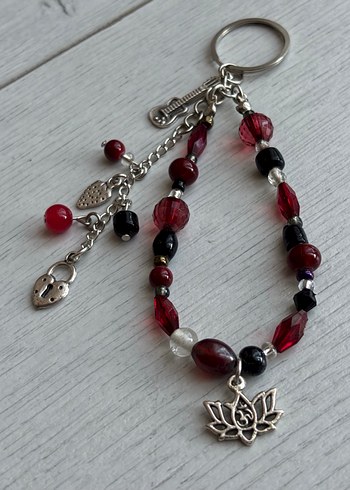 Nana Osaki Anime Koyu Kırmızı Boncuklu Gotik Anahtarlık - Görsel 2