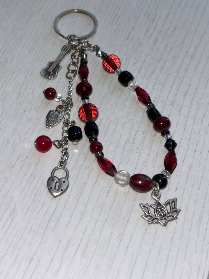 Nana Osaki Anime Koyu Kırmızı Boncuklu Gotik Anahtarlık - Görsel 3