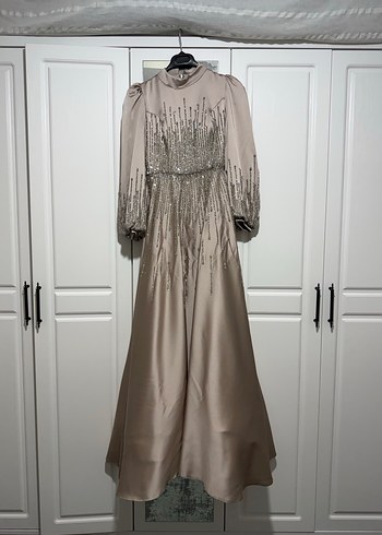 İşlemeli Uzun Bej Abiye Elbise - Görsel 2