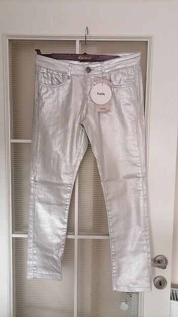Gümüş efektli skiny pantolon