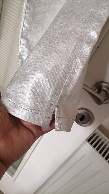 40 Beden beyaz Renk Gümüş efektli skiny pantolon