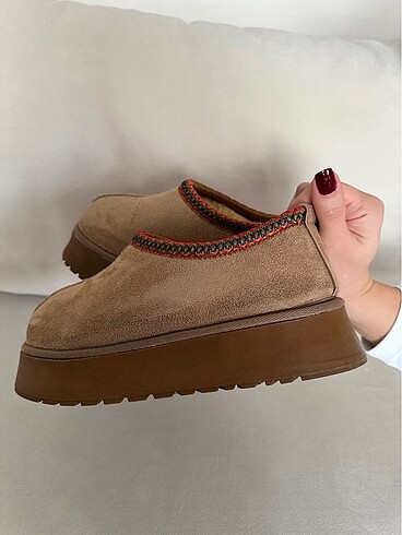 Ugg Ugg model bot