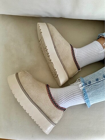 Ugg model bot