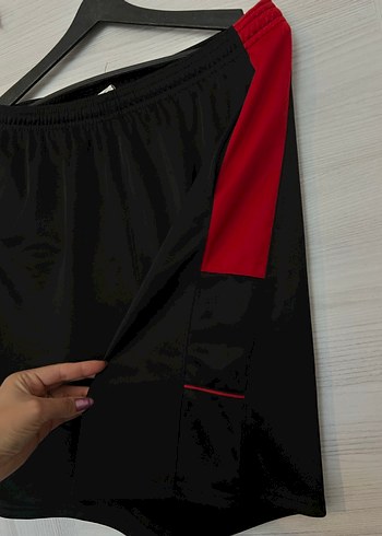 Kırmızı Detaylı Erkek Spor Şortu - Görsel 3