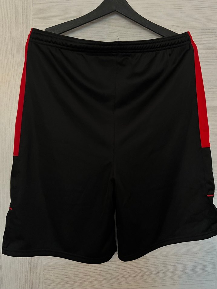 Kırmızı Detaylı Erkek Spor Şortu - Görsel 4