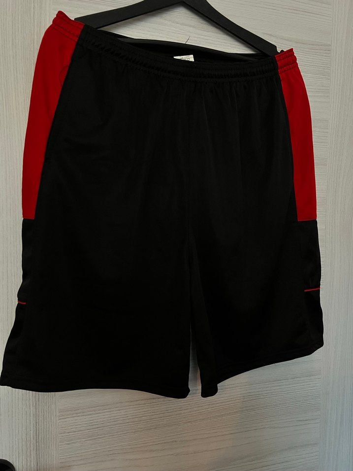 Kırmızı Detaylı Erkek Spor Şortu - Görsel 2