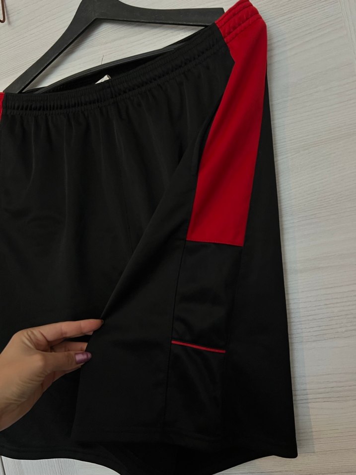 Kırmızı Detaylı Erkek Spor Şortu - Görsel 3