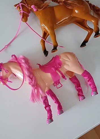 Barbie atları 