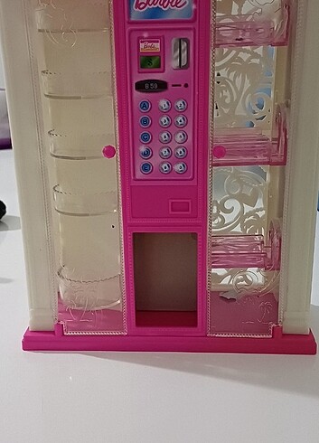  Beden Renk Barbie dolabi