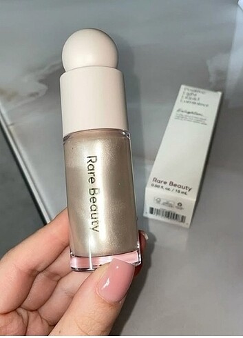 Rare Beauty Aydınlatıcı