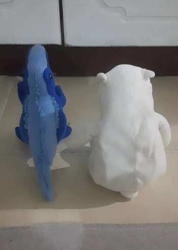 Diğer Beyaz Kutup Ayısı ve Renkli Dinozor Peluş Oyuncak