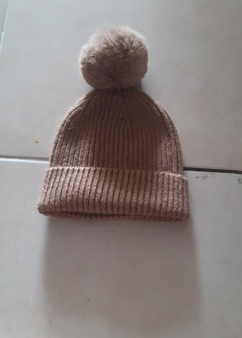 Kadın Bej Örgü Ponponlu Bere