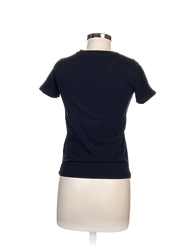 xs Beden Guess T-shirt %70 İndirimli.