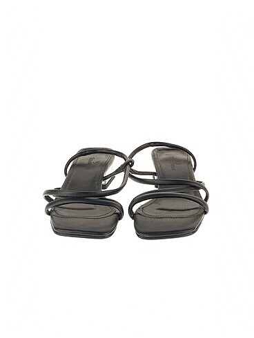 37 Beden Stradivarius Sandalet %70 İndirimli.