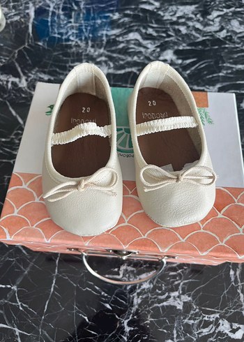 Kız Bebek Beyaz Fiyonk Detaylı Babet Lipoupon marka
