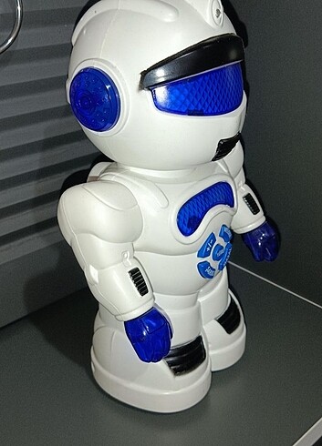 Beden Renk Yürüyen şarkı söyleyen masal anlatan robot