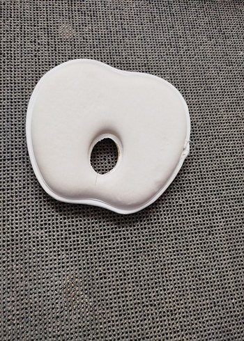 Beyaz Çocuk Yastığı Plastik Delikli - Görsel 2