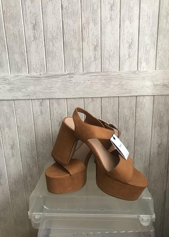 Bershka kalın topuklu sandalet - Görsel 2