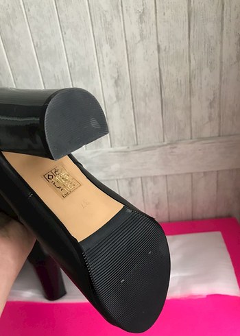 Siyah Deri Topuklu Çizme - Görsel 7