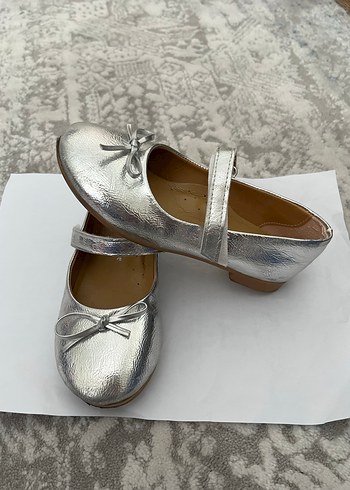 Kız Çocuk Gümüş Renk Fiyonk Detaylı Babet - Görsel 2