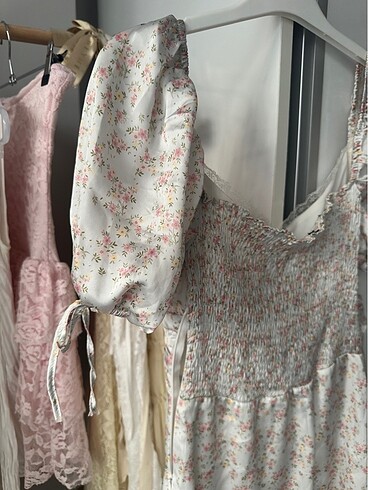 Çiçekli saten elbise - Görsel 7