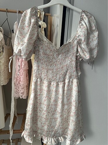 Çiçekli saten elbise - Görsel 5