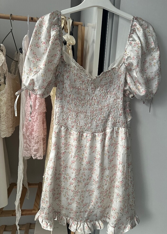 Çiçekli saten elbise - Görsel 5