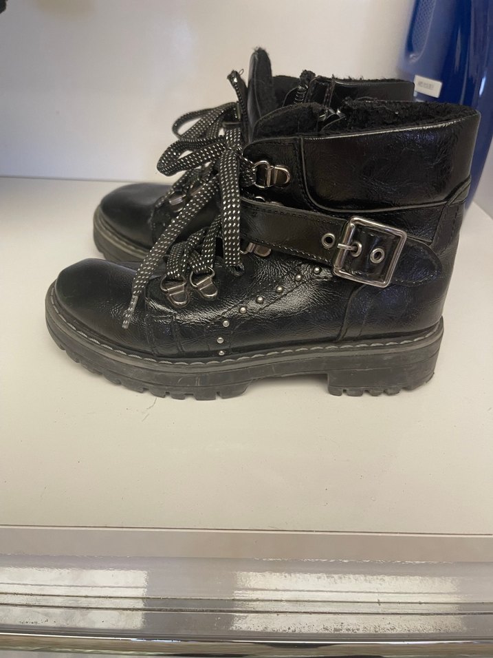 Tokalı Siyah Deri Kadın Bot - Görsel 2