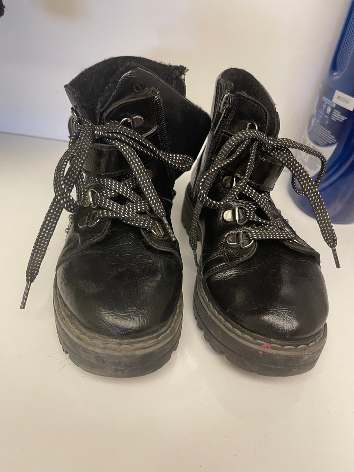 Tokalı Siyah Deri Kadın Bot - Görsel 3