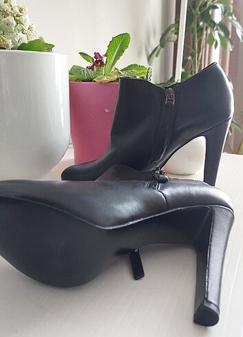 37,5 Beden Nine west bootie hiç giyilmedi