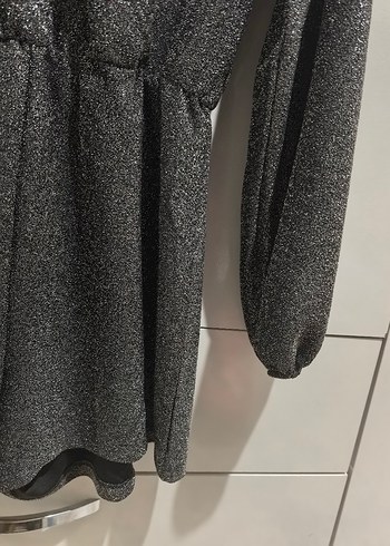 Parlak uzun kollu şortlu H&M tulum - Görsel 4