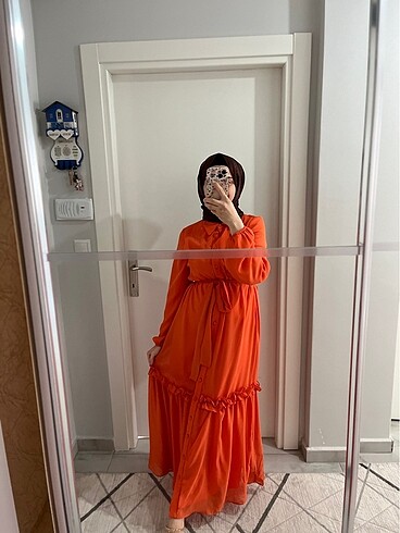 Turuncu astarlı şifon elbise