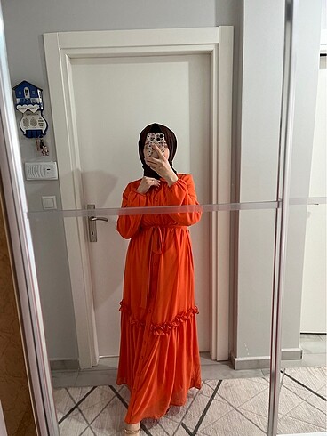 Diğer Turuncu astarlı şifon elbise