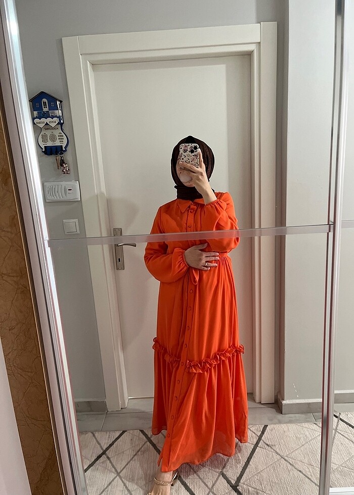 Turuncu astarlı şifon elbise - Görsel 3