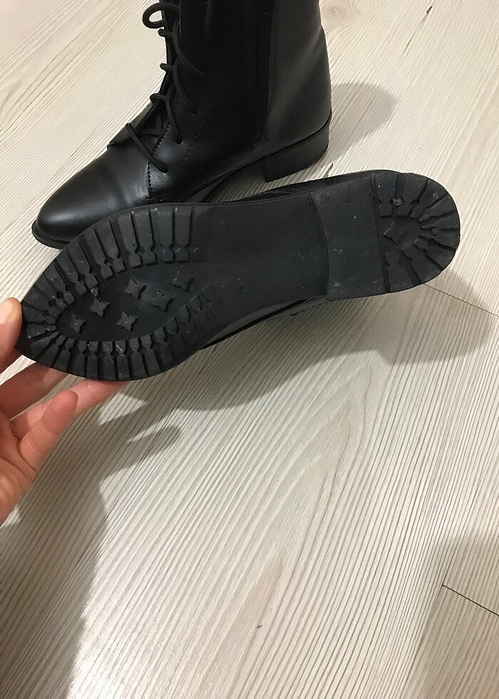 Siyah bot - Görsel 3