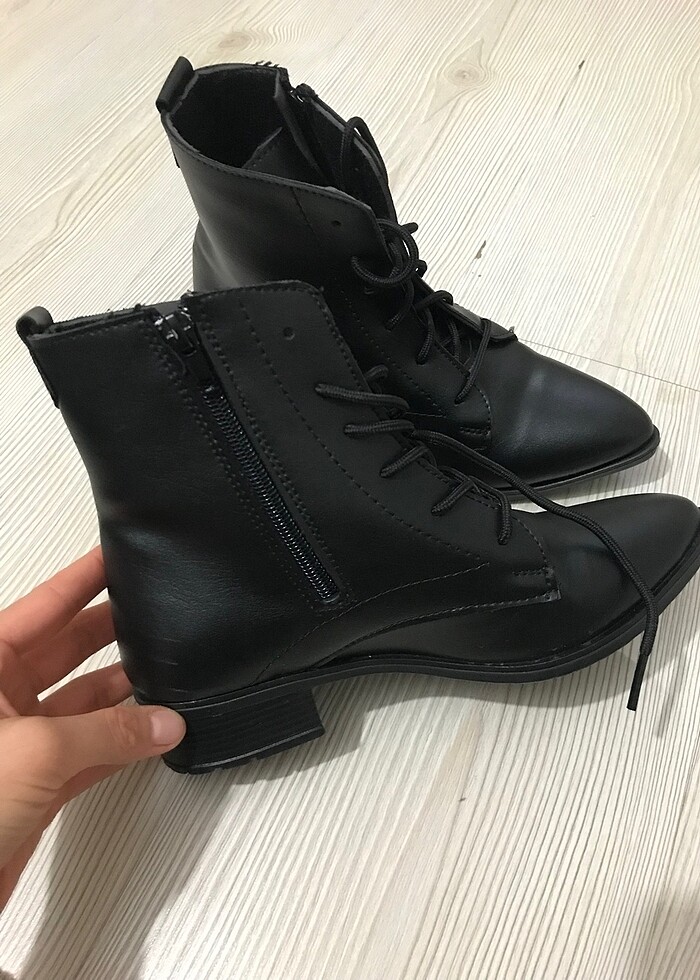 Siyah bot - Görsel 2