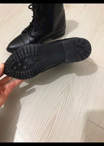 Siyah Deri Gotik Kadın Botu - Görsel 3