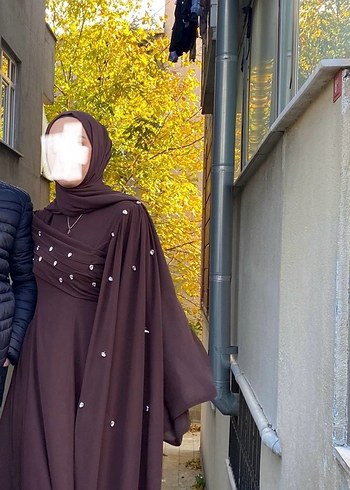 40 Beden Drapeli Yüksek Yakalı Uzun Kahverengi Abiye Elbise
