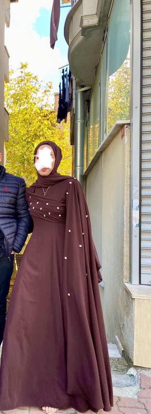 Drapeli Yüksek Yakalı Uzun Kahverengi Abiye Elbise - Görsel 3